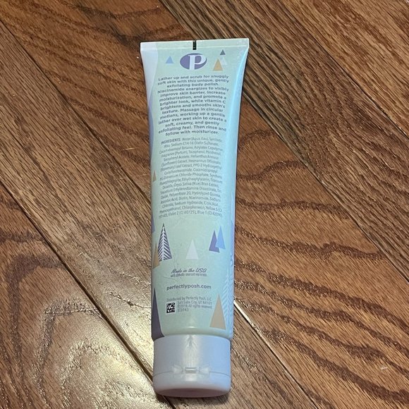 Perfectly Posh ‘Tis The Season To Be Freezin Body Polish - Picture 2 of 4